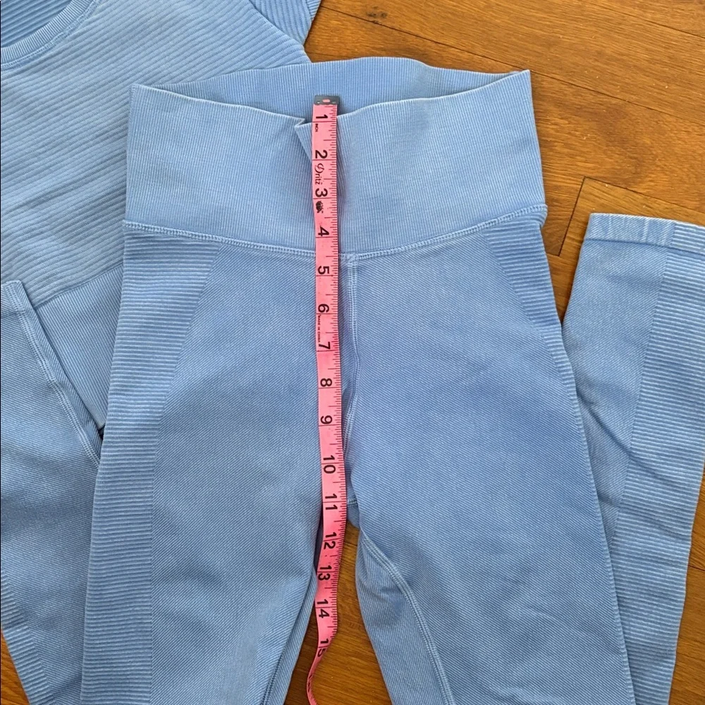 OFFLINE by Aerie workout set - Picture 3 of 5